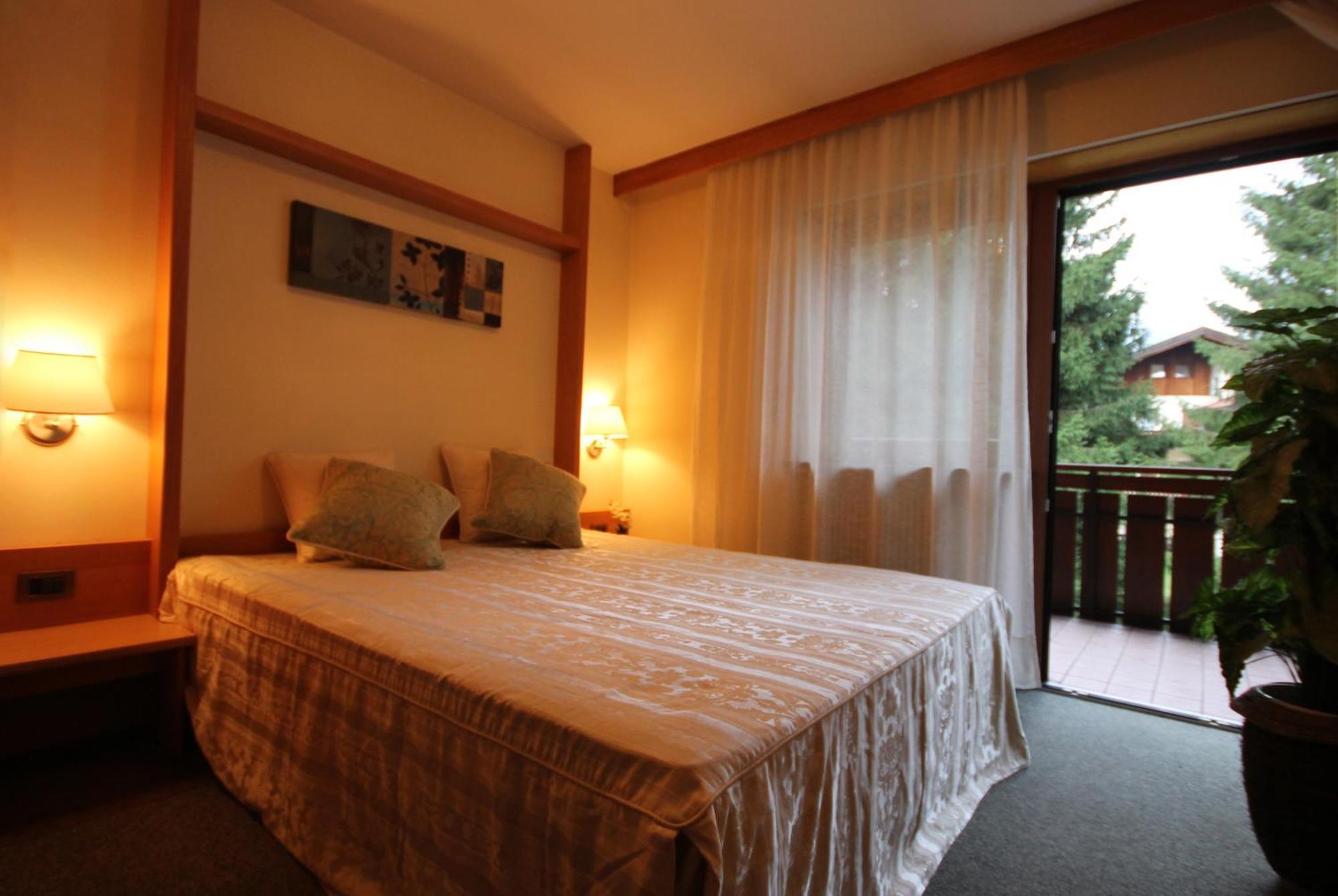Residence Ben Ste St. Ulrich in Gröden Zimmer foto