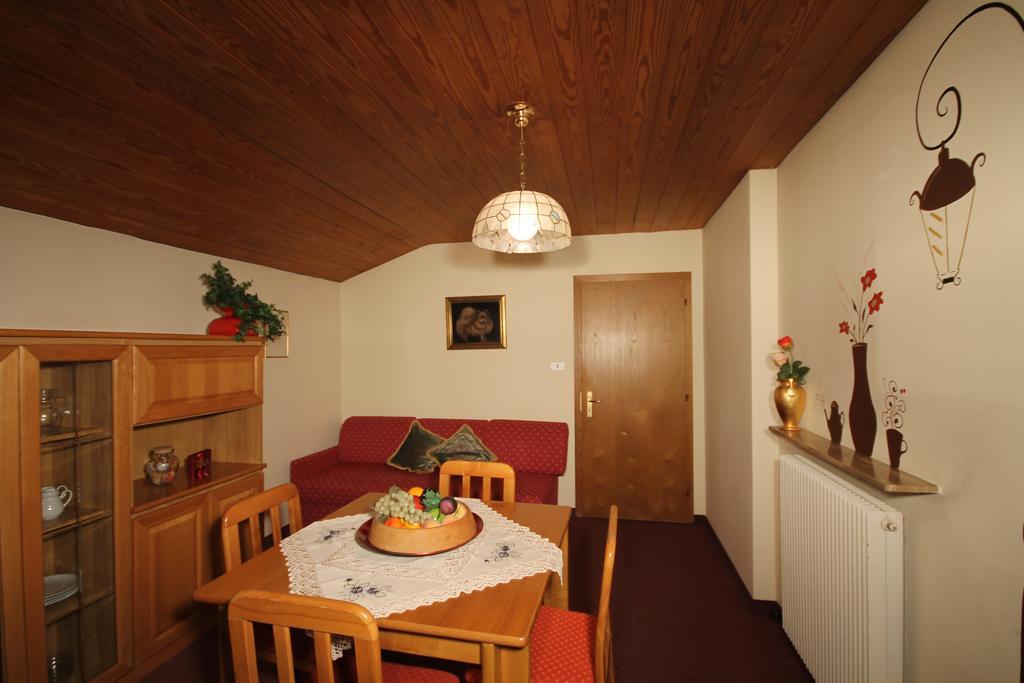 Residence Ben Ste St. Ulrich in Gröden Zimmer foto