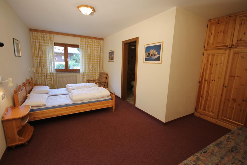 Residence Ben Ste St. Ulrich in Gröden Zimmer foto
