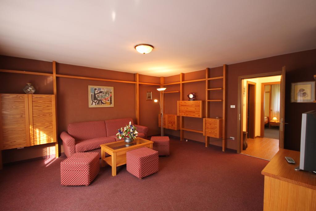 Residence Ben Ste St. Ulrich in Gröden Zimmer foto